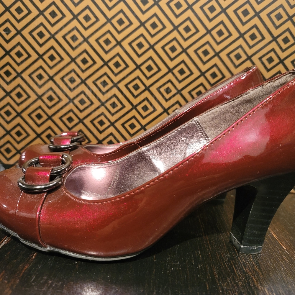 Dressy red shoes